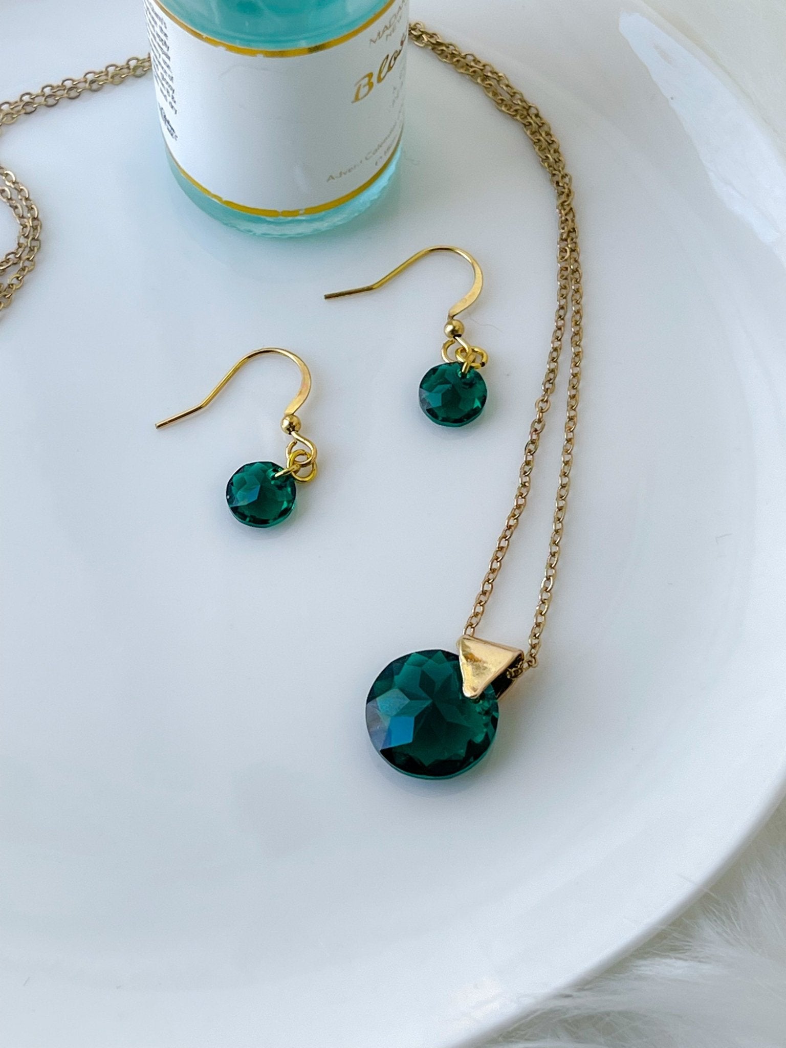 Emerald Hand shops Made Necklace & Earrings